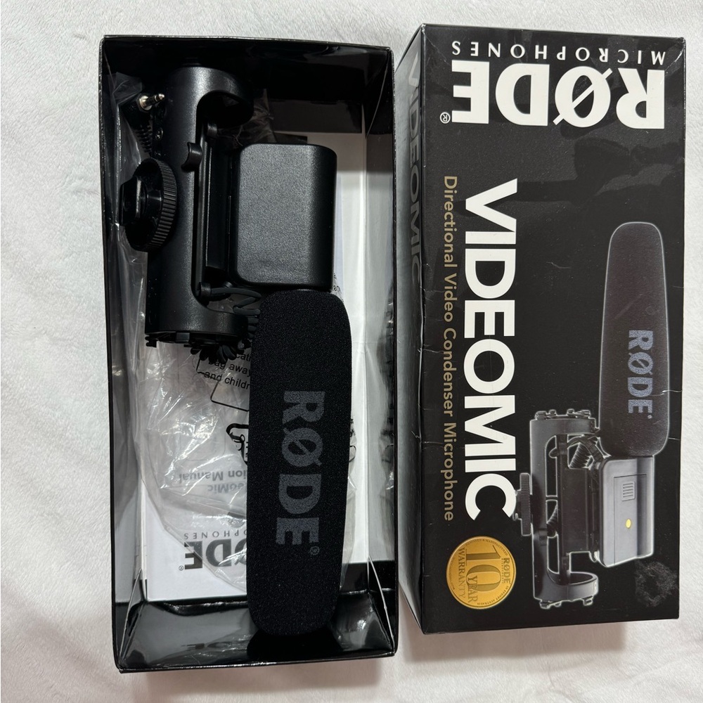 Rode VideoMic Directional Microphone and joby stand - Black